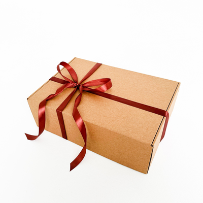 Подарочная коробка GILEV 37х26х12см с наполнителем и коричневой лентой