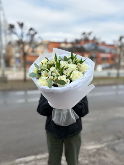 Букет с белой розой- L
