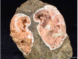 Родохрозит и барит в полости ракушки