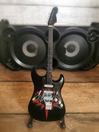 Модель № G10: гитара сувенирная на подставке &quot;Король и Шут&quot;