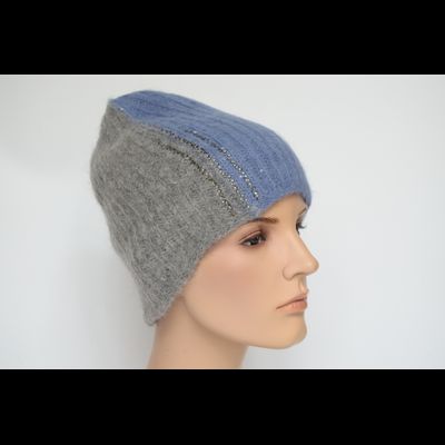 Серая с фиолетовым шапка со стразами и пайетками Vizio Италия 8021 CY