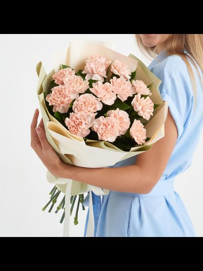 15 кремовых диантусов