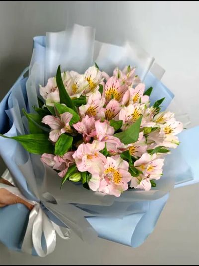 Букет из 7 розовых альстромерий