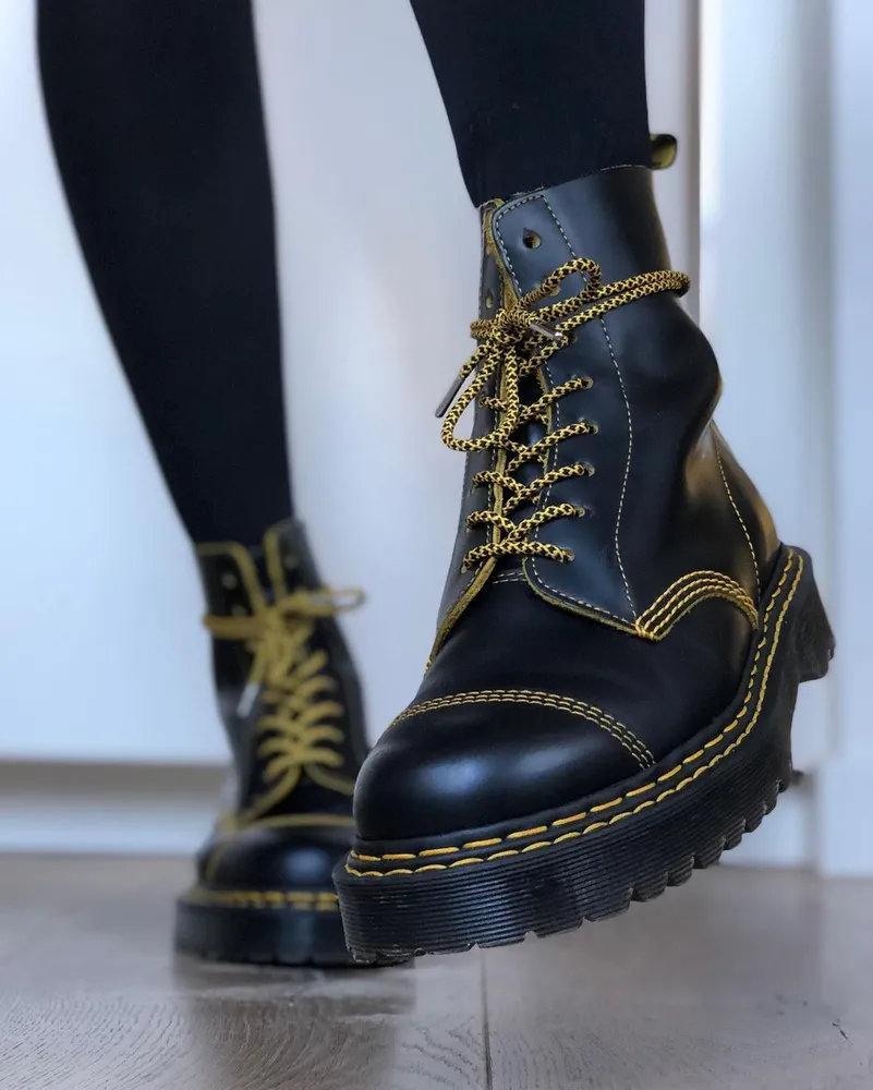 весенние ботинки черного цвета dr. martens