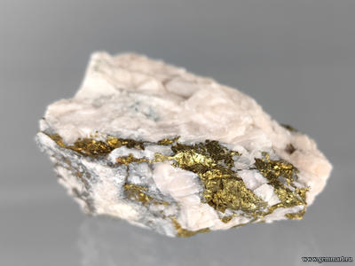 Халькопирит в породе. Россия. 63*35*35мм