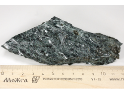 Актинолит, Россия, Северный Кавказ, КЧР, река Большой Блыб (118*52*33 мм, 193 г) №29634