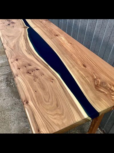стол река из массива карагача с эпоксидной смолой классический
