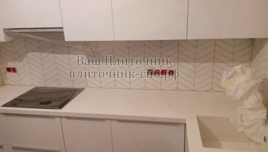 Фартук из плитки шеврон