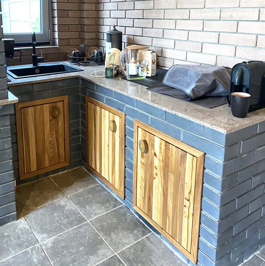 Фасады из карагача для мангальной зоны. Работа spilcenter,com.г.Москва