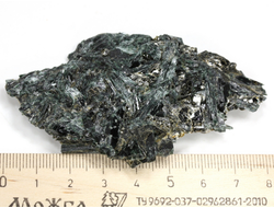 Актинолит, Россия, Северный Кавказ, КЧР, река Большой Блыб (80*48*10 мм, 39 г) №29614