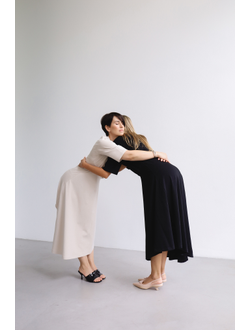 Платье-футболка с асимметричным подолом  (слоновая кость)