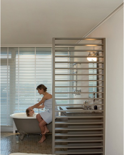 Потолочный карниз с гладким профилем из дюрополимера Orac Decor коллекция Axxent CX109