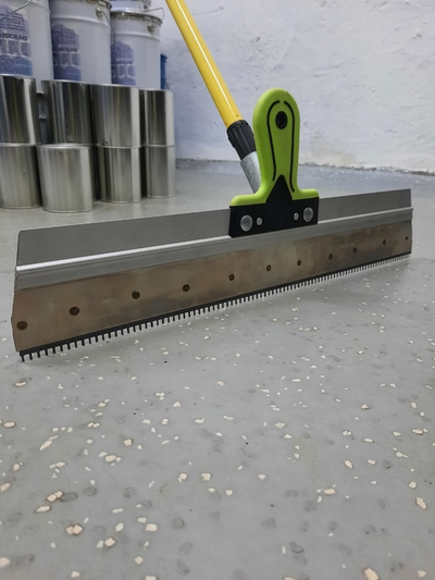 Ракля для заливки наливного пола