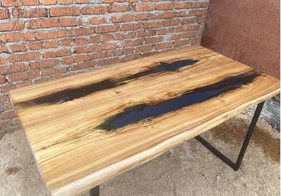 стол из эпоксидной смолы и карагача с двумя озерами