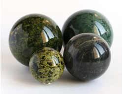 ШАРЫ ИЗ ЗМЕЕВИКА