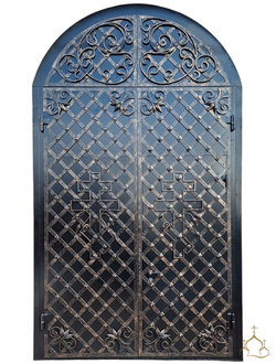 Кованые двери в храм