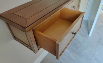 Полка-консоль навесная под ТВ с двумя ящиками.