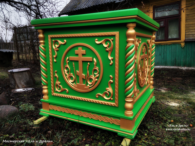 Облачение на престол из дерева