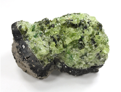 Хризолит (Перидот, Оливин), кристаллы на породе, США (49*30*29 мм, 58 г) №38095