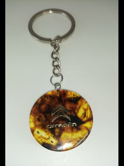 Брелок из натурального янтаря "ciтroen"