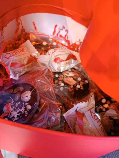 Композиция в коробке "Сердце двойное"+конфеты