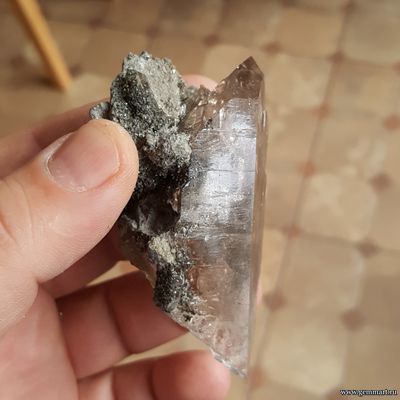 Дымчатый цварц (раухтопаз) с Хлоритом. 75*45*35 (ААА)