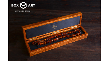 5084 Футляр для серег из карельской березы
Материал: массив карельской березы
Размер: 22 х 4 х 3 см
Материал ложемента: низ - искусственный бархат, верх - атлас
