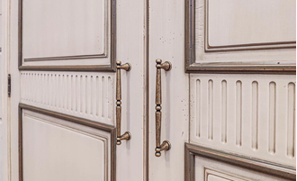 Встроенный шкаф для одежды четырехдверный.