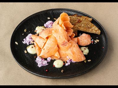 Строганина из лосося