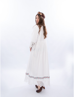 Платье cо старинным кружевом и вышивкой "Галина"