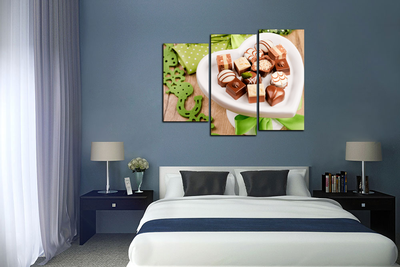 Модульная картина "Конфеты в вазе"