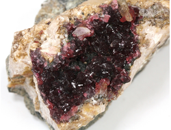 Эритрин, кристаллы на породе, коллекционный образец, Марокко (79*47*45 мм, 204 г) №28826