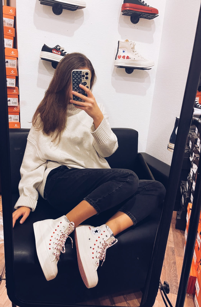 С чем носить женские кеды Конверс девушкам A01599C фото на ногах