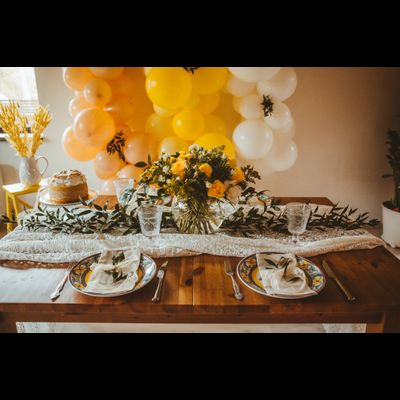 Оформление дня рождения в бело-жёлтых оттенках № 1468