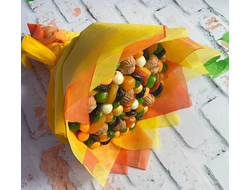 Букет-комплимент из сухофруктов и орехов