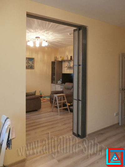 Перегородка-гармошка из 6-ти створок встроенная