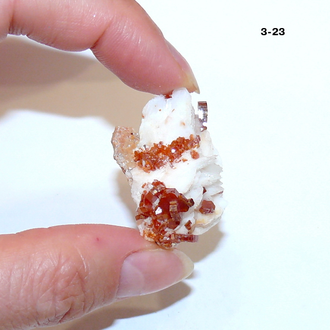 Ванадинит натуральный (щетка) №3-23: 32*27*19мм