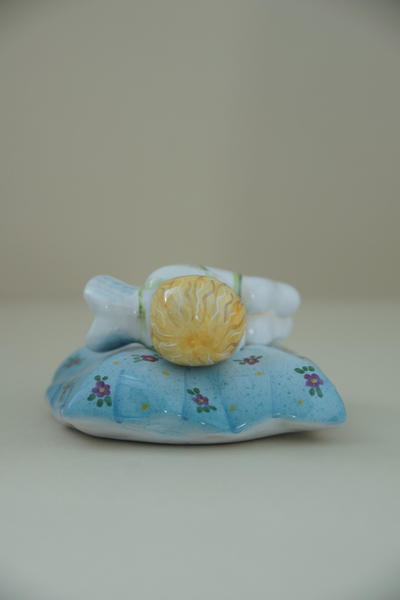 Ангел на подушке