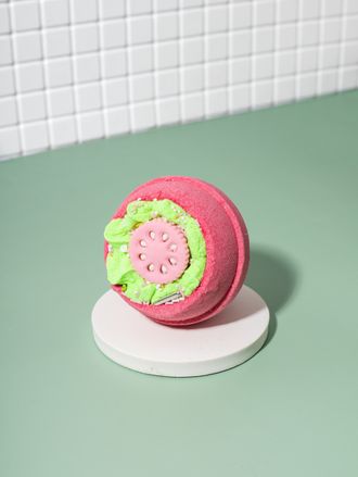 Бомбочка для ванны с игрушкой "Macaron"