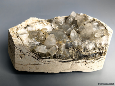 Кальцит, жеода в породе. Россия. 150*85*65мм