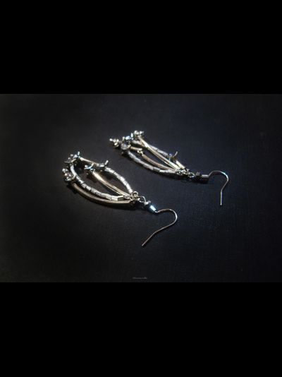 "Ледяные веточки", длинные серьги из бисера и бусин