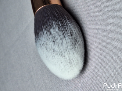 Topface Кисть для макияжа F01 Powder Brush для пудры и любых сухих текстур PT901
