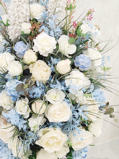 Композиция из искусственных цветов Цветочный вальс № НП025/на сайте AOABUKET.ru