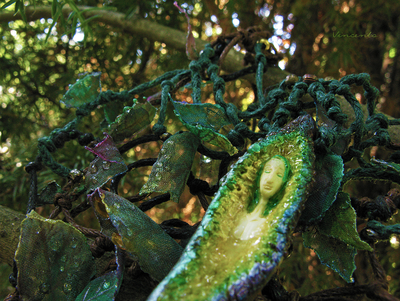 Волшебное колье "Дриада - Дух Живого Леса" с застывшими капельками и шёлковыми листьями