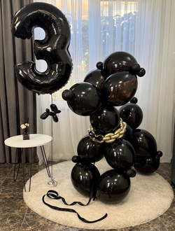 Большая собака из воздушных шаров (1.2 х 1.2 метра) с цифрой