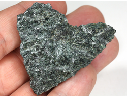 Актинолит, Россия, Северный Кавказ, КЧР, река Большой Блыб (50*38*28 мм, 35 г) №29627