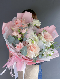 Букет из эустом, альстромерий и розы