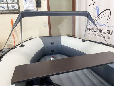 Тент носовой прозрачный Ривьера Компакт 3800 вид из лодки