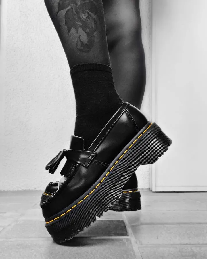 Черные лоферы Dr Martens Adrian с кисточкой на толстой платформе