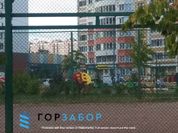 Спортивное ограждение во дворе дома под ключ